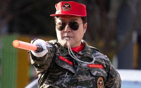 Yoon Kyung Ho Jadi "Ahjussi Rockstar" yang Bikin Lalin Macet Demi Anaknya di “Agent Kim Reactivated”
