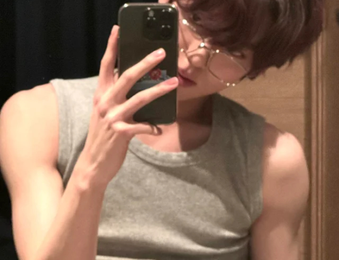7 K-Pop Idols Ini Buktikan Fashion 2026 Itu Soal Berani Main Warna dan Pattern
