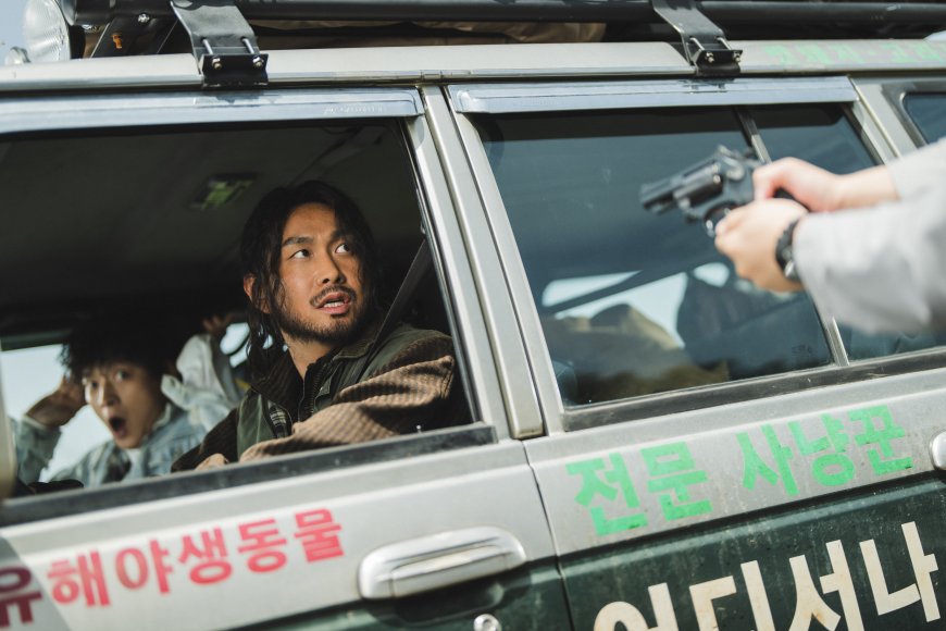 Kang Dong Won, Um Tae Goo, And Park Ji Hyun Face Unexpected Chaos On Their Comeback Journey In Comedy Film “Wild Sing” - Photo 4