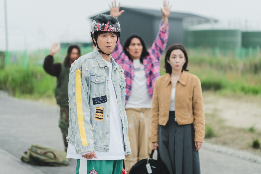 Kang Dong Won, Um Tae Goo, And Park Ji Hyun Face Unexpected Chaos On Their Comeback Journey In Comedy Film “Wild Sing” - Photo 5