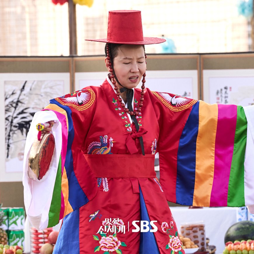Lim Ji Yeon Performs Intense Yet Comical Ritual To Survive Modern World In "My Royal Nemesis" - Photo 3