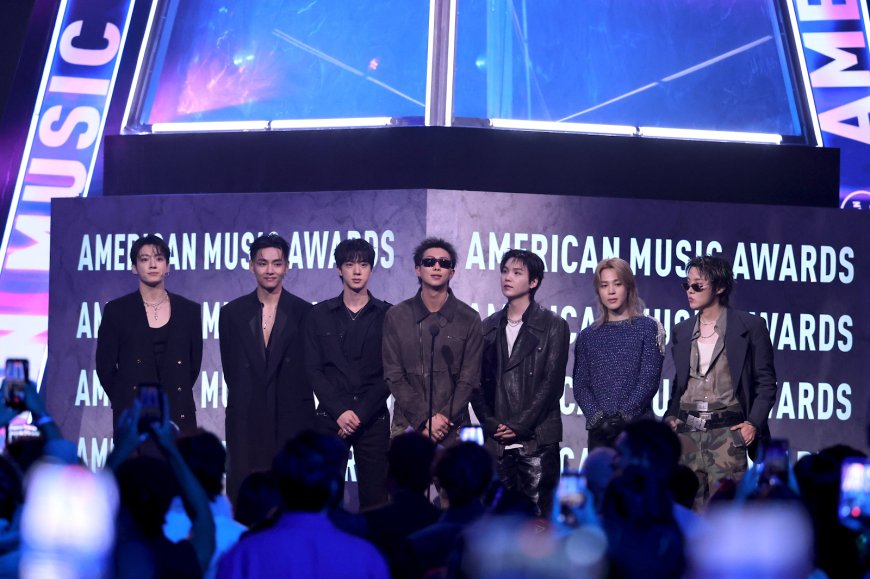 [theqoo] BTS ARRIVING AT AMAS ft. ARTIST OF THE YEAR + SONG OF THE SUMMER - Photo 1