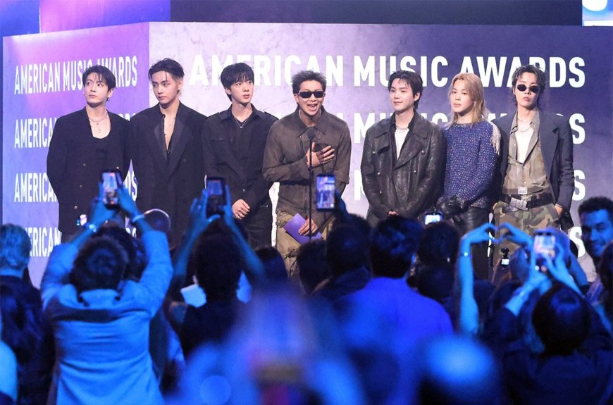 [theqoo] BTS ARRIVING AT AMAS ft. ARTIST OF THE YEAR + SONG OF THE SUMMER - Photo 2