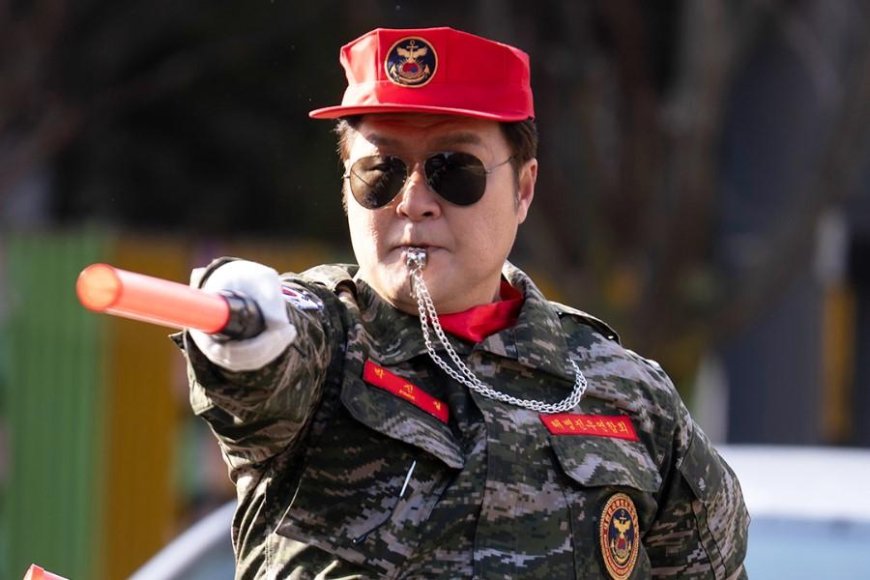 Yoon Kyung Ho Jadi "Ahjussi Rockstar" yang Bikin Lalin Macet Demi Anaknya di “Agent Kim Reactivated”