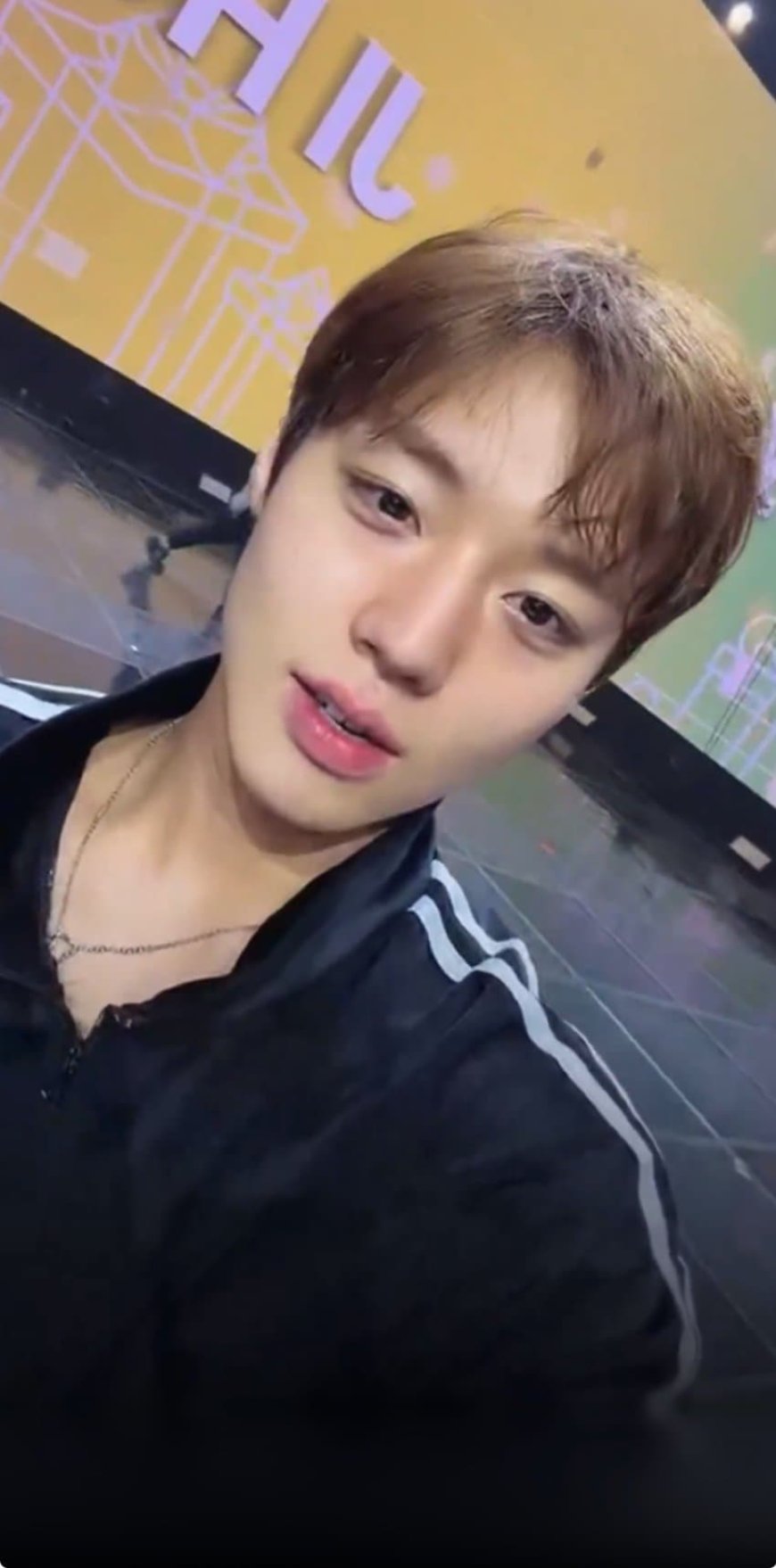 [theqoo] PARK JIHOON'S VISUALS WHEN HE WENT ON LIVESTREAM WITH HIS BARE FACE... - Photo 1