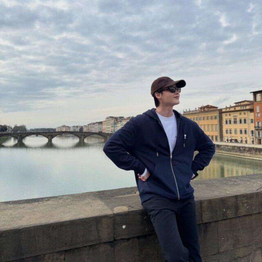 Lee Jong Suk Is A Real-Life Prince Spotted In Italy - Photo 4