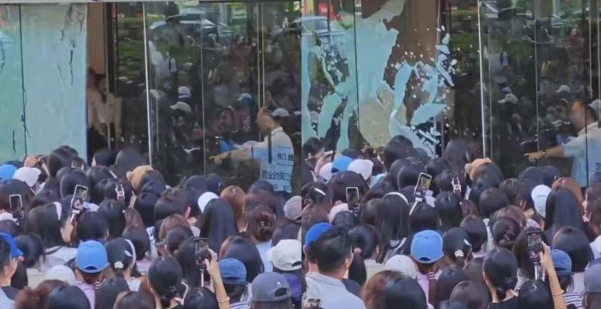 Chaos Erupts And Glass Shatters At Top Star’s Brand Event - Photo 4