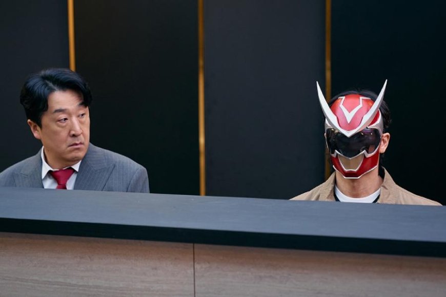 Shin Ha Kyun Jadi "Masked Racer" Misterius di *Fifties Professionals*, Ketahuan Hyun Bong Sik di Toilet!